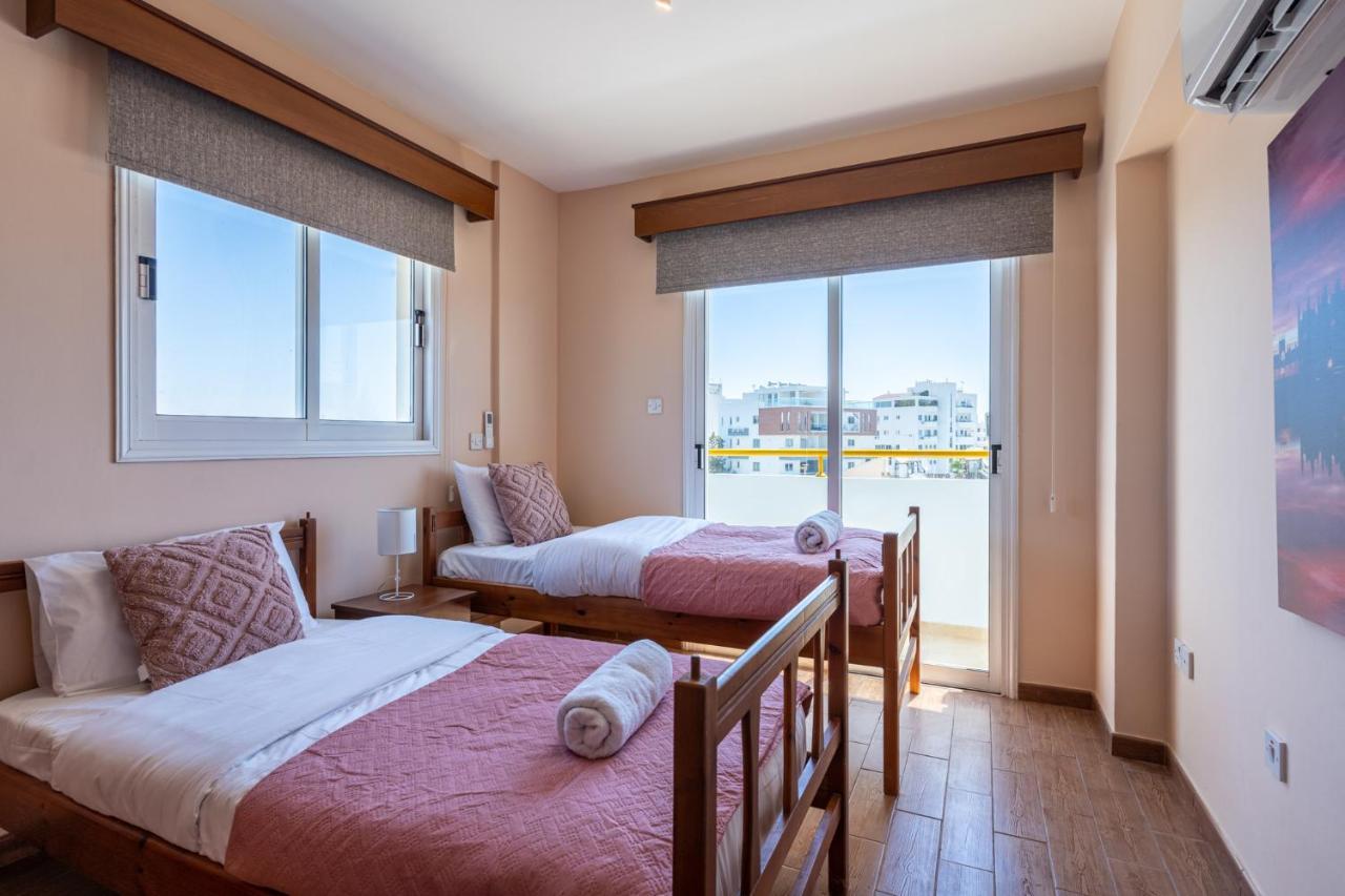 Melograno 3-Br Apt W/ Terrace In Larnaka Exterior foto